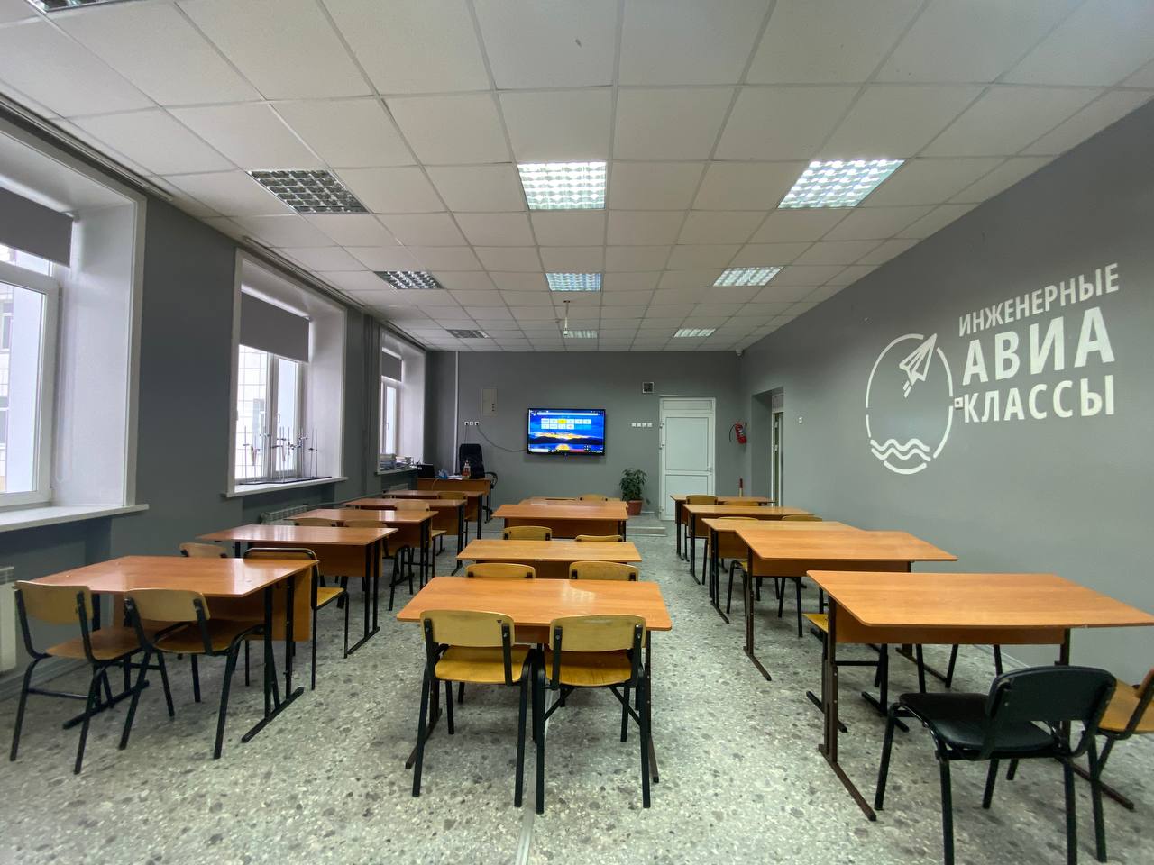 Изображения кабинета физики.